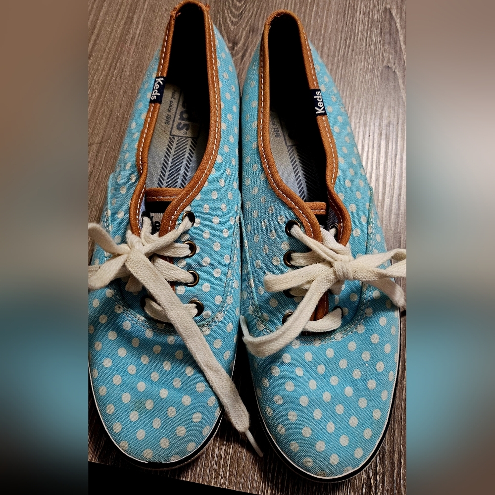 Womens KEDS light blue with white polka dots and tan trim canvas shoes size 6.5